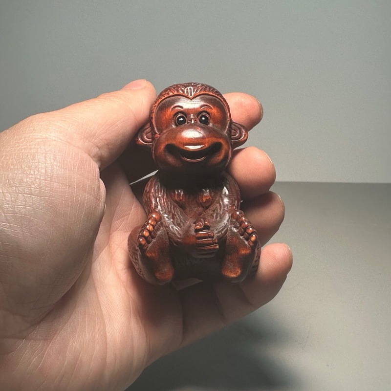 백목으로 조각된 원숭이 조각상, 귀여운 열쇠고리, 휴대 - Phone Accessories Market 리뷰 및 가격